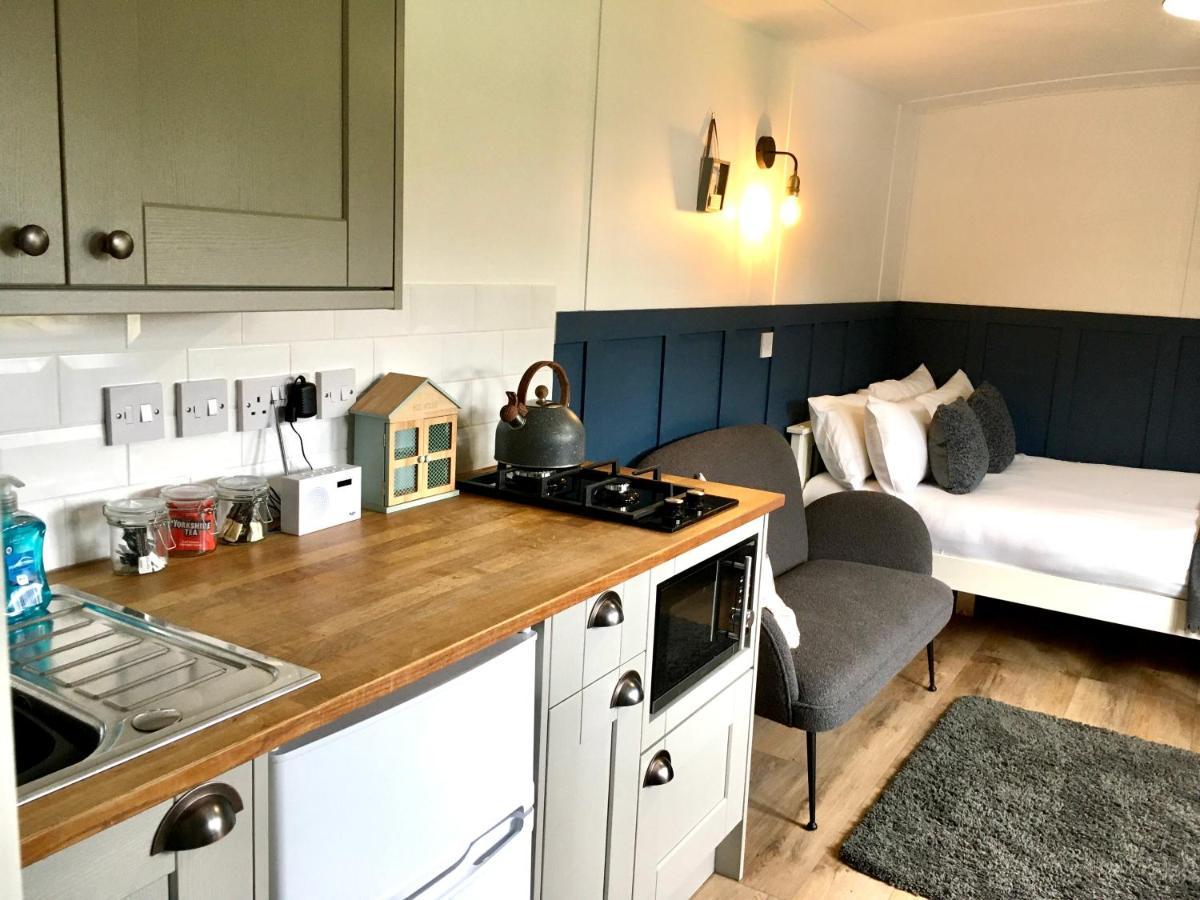Rosemary Shepherds Hut, Clay Bank Huts Ingleby Greenhow ภายนอก รูปภาพ